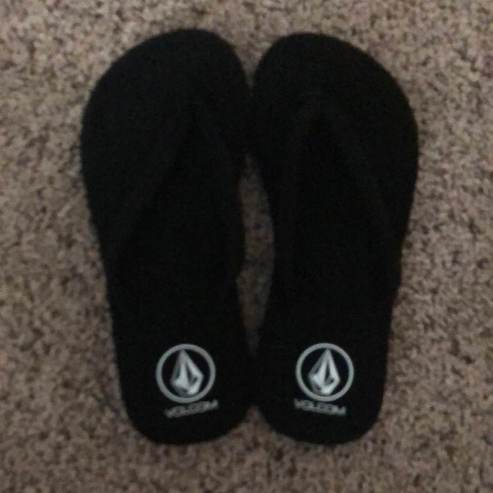 Girls volcom flip flops